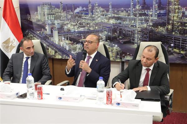 وزير العمل يفتتح ورشة تثقيفية للتوعية بأحكام قانون العمل الجديد بوزارة البترول